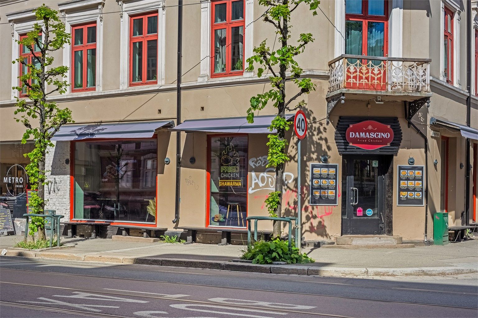 Rett utenfor døren venter en hel verden av smaker for den matinteresserte – alt innen få minutters gange.