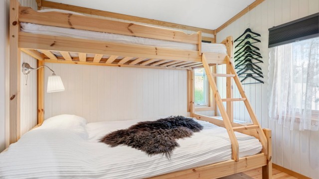 Soverom 2 er på 6 kvm og er innredet med køyeseng.