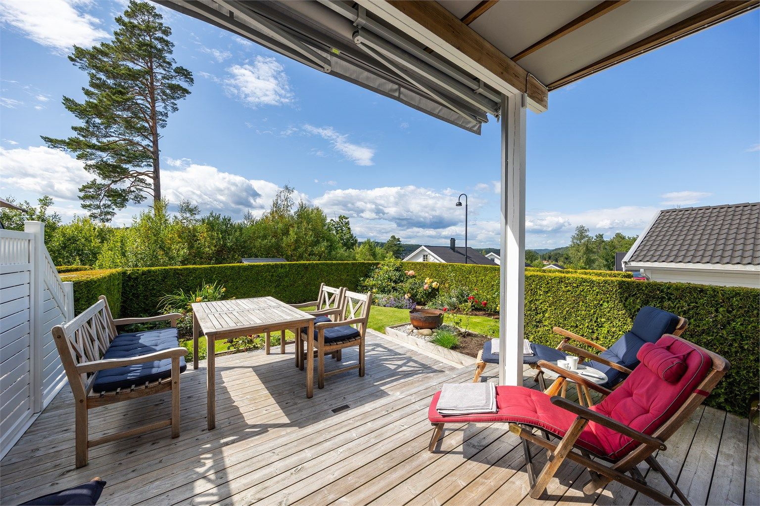 Terrassen er delvis overbygd. 