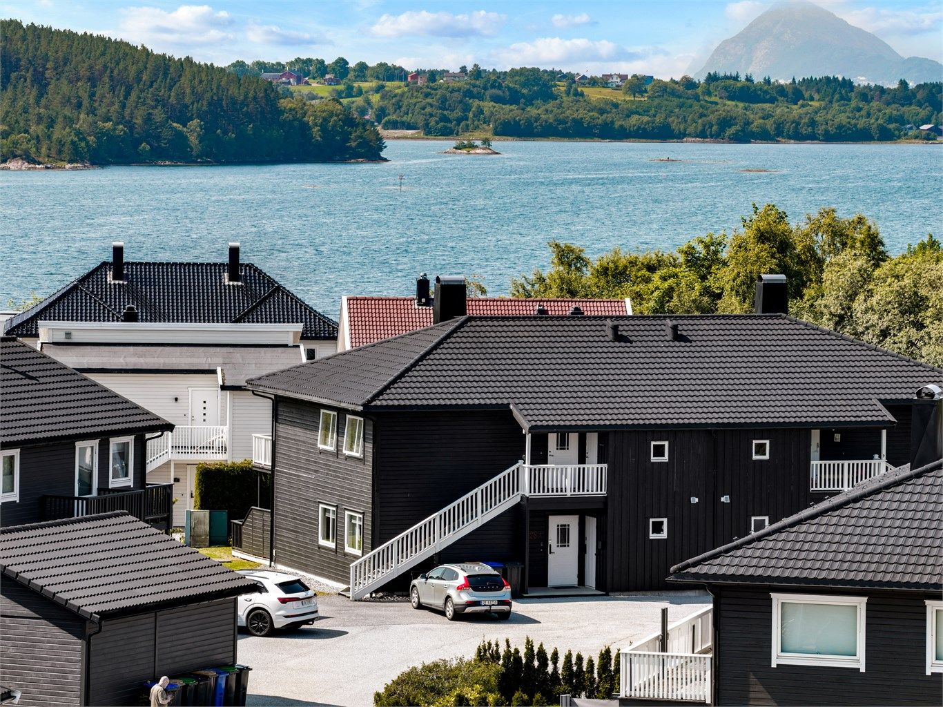 Omtrent 4 km til AMFI Moa, et av Norges største kjøpesentre.