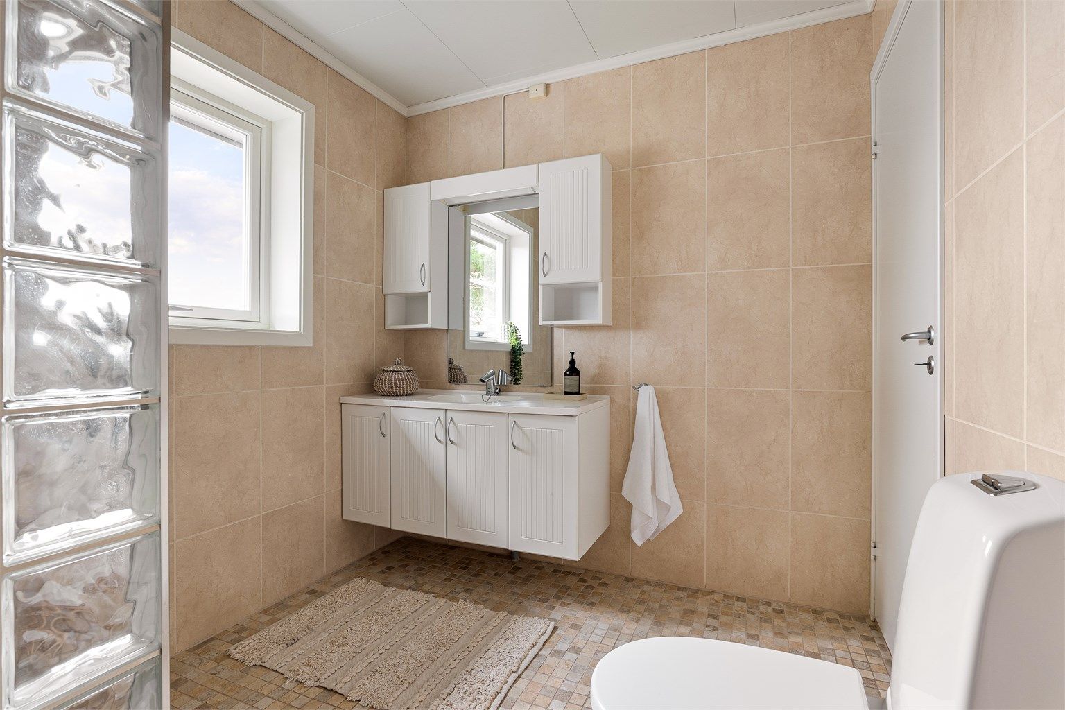 Med ca. 8 kvm. gulvflate byr badet på god plass.