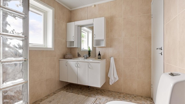 Med ca. 8 kvm. gulvflate byr badet på god plass.