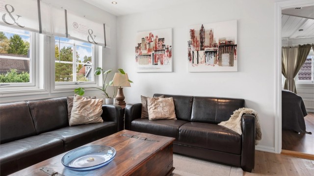 Loftstuen gir en ekstra sone for familien, med plass til sofagruppe.