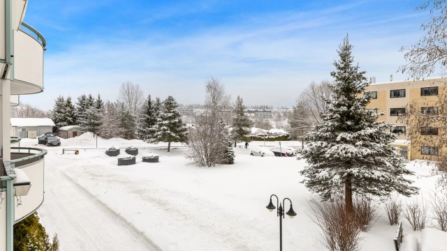 Fra leiligheten er det gangavstand til Triaden Lørenskog Storsenter med et bredt servicetilbud.