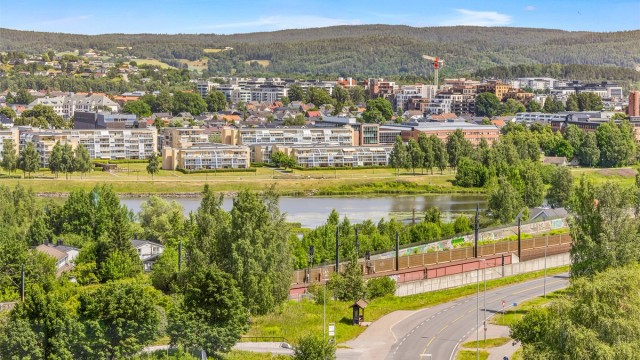 Lillestrøm stasjon er et knutepunkt med flytog til Gardermoen på 12 minutter.