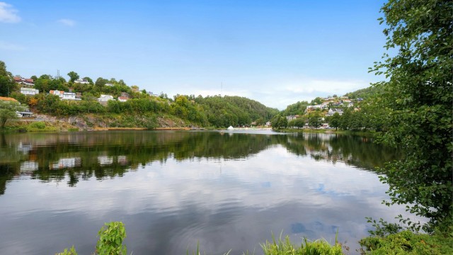 Kort vei til Tjenna med badepark og sandstrand