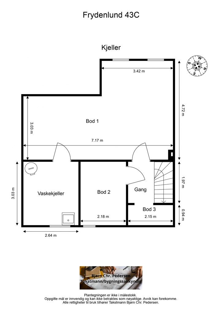 Kjelleren byr på et stort potensial med vaskerom og tre boder som gir rikelig med lagringsplass.