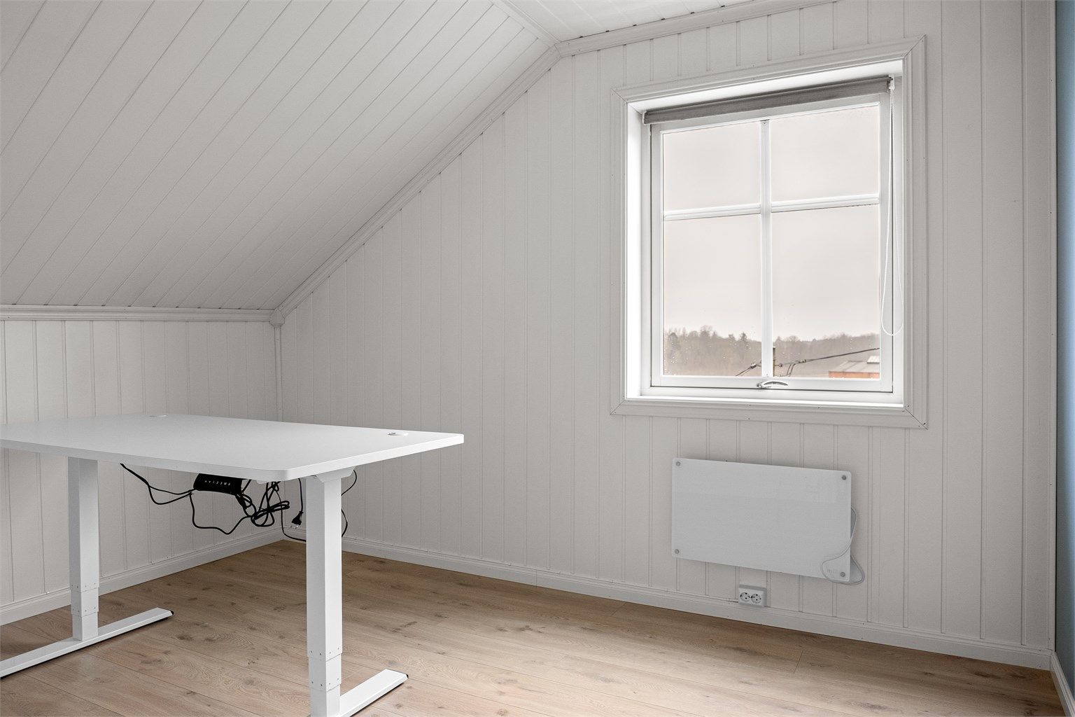 I begge soverom sees fin utsikt i retning Glomma. Dette er tilknyttet stuen.