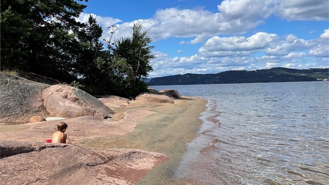 selgers eget bilde av badeplass innenfor gangavstand fra hytten