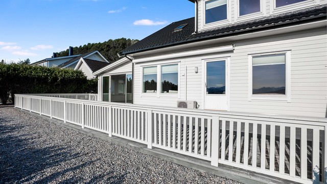 Fasade og terrasse