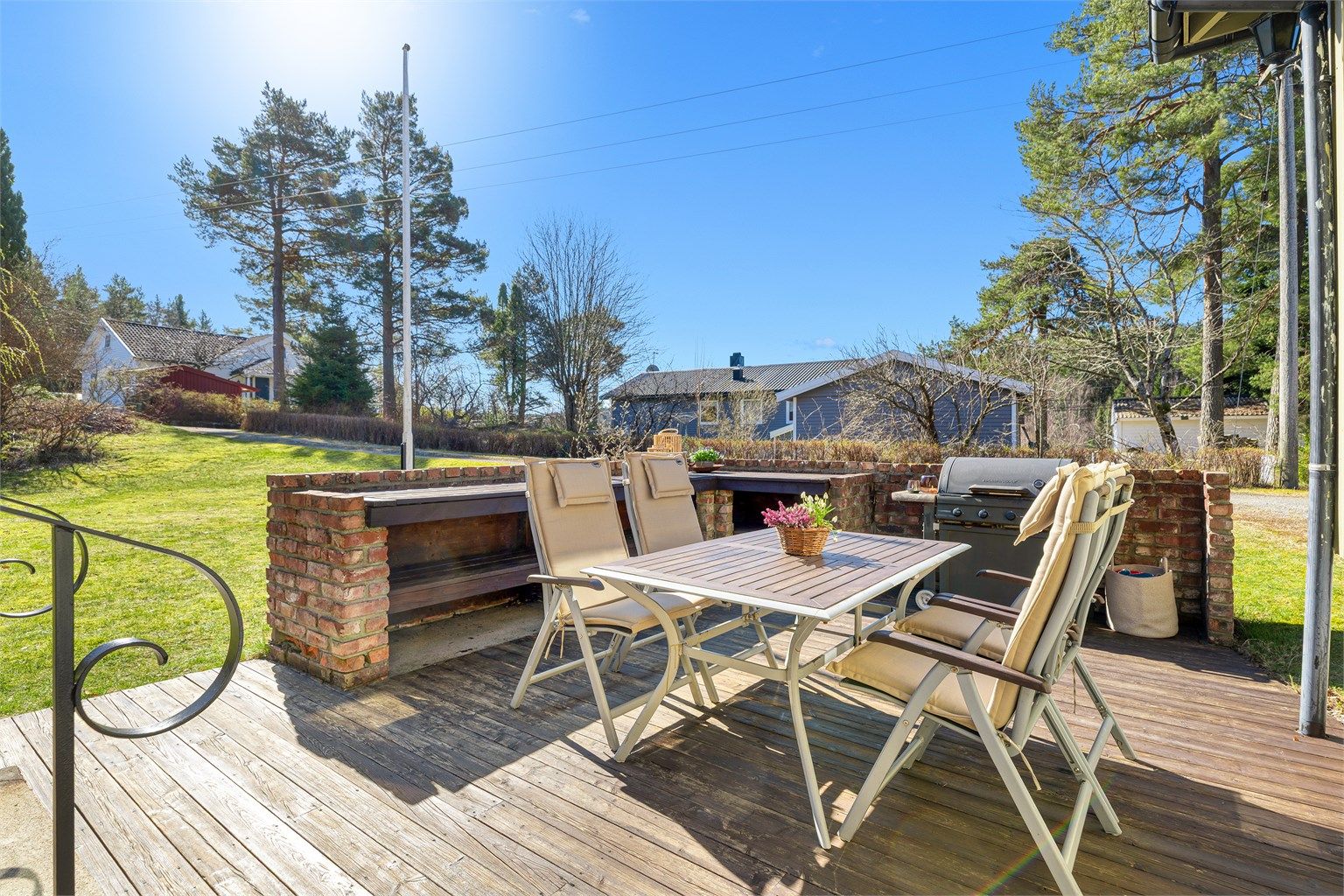 Lun og svært solrik eiendom med kveldssol 