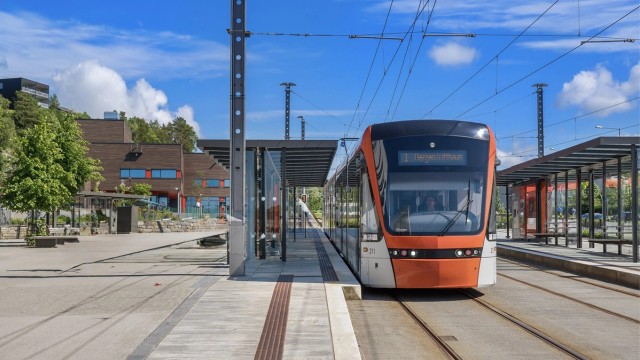 Kollektivtilbudet er utmerket med både buss og bybane like ved.