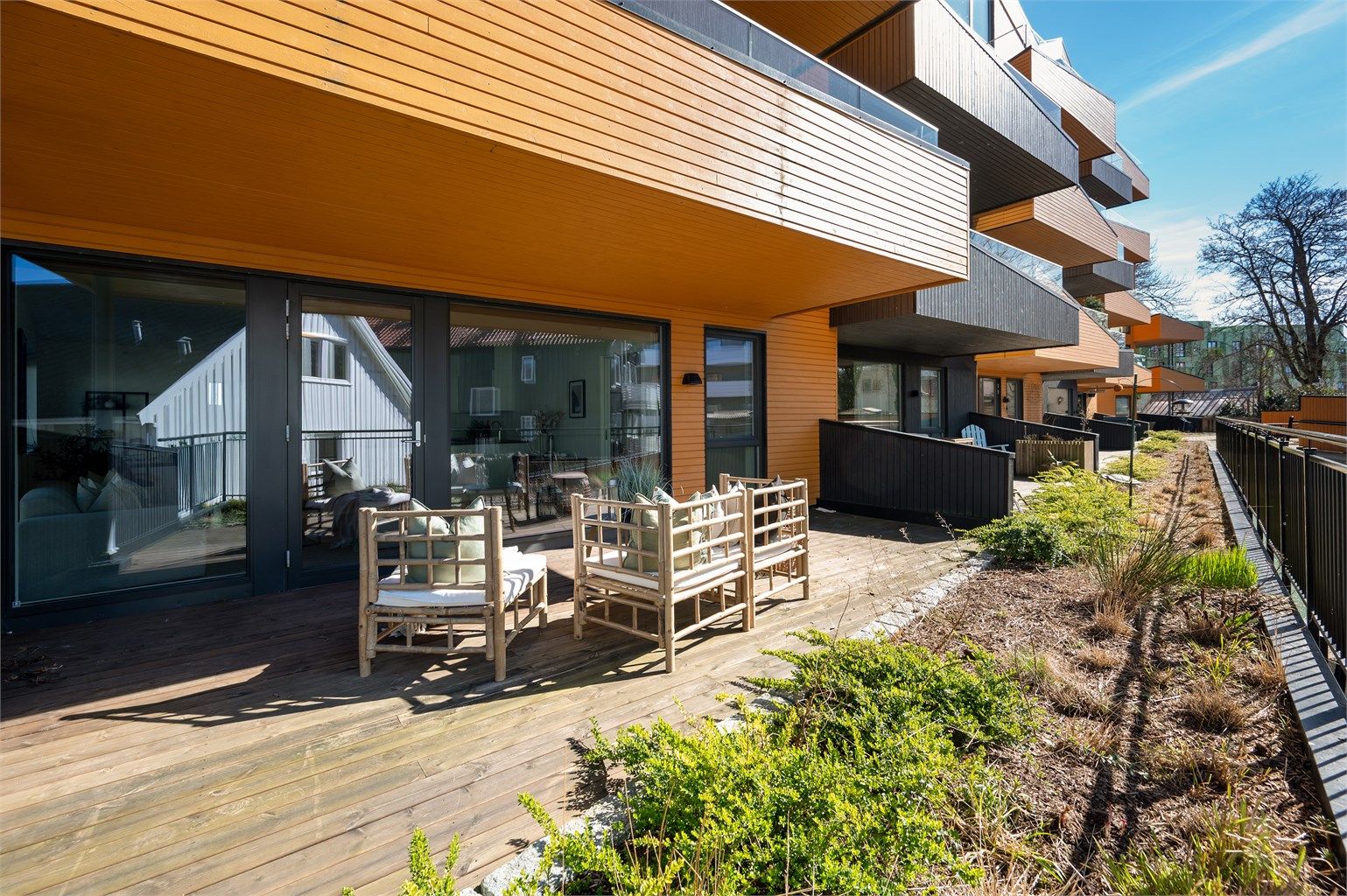 Tastagata 20 er en flott selveierleilighet med 2 soverom, 2 bad, romslig solrik terrasse og gjennomgående god standard. 