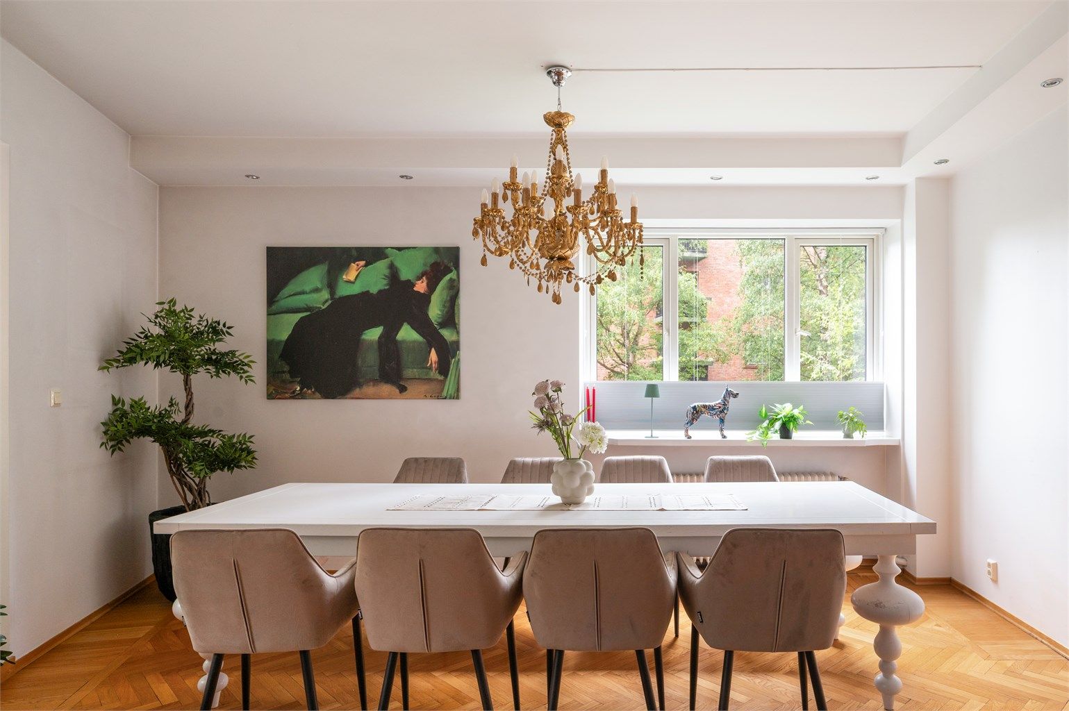 God plass til stort spisebord