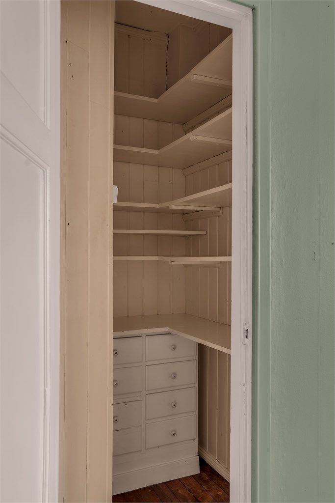 Kleskott i forbindelse med hovedsoverommet.