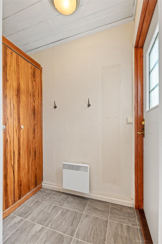 Entré med garderobeskap