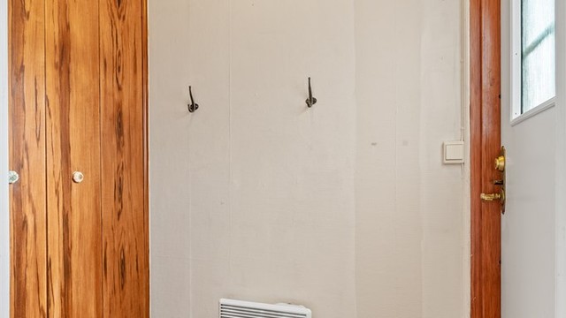 Entré med garderobeskap