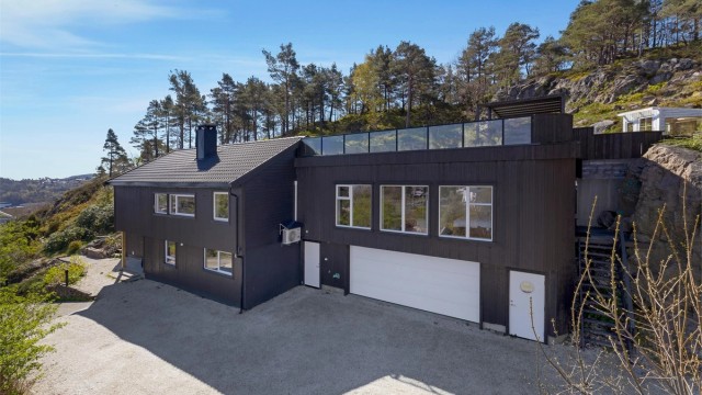 Velkommen til Ospeveien 31 - En herlig eiendom med flott utsikt og gode solforhold - Usjenert