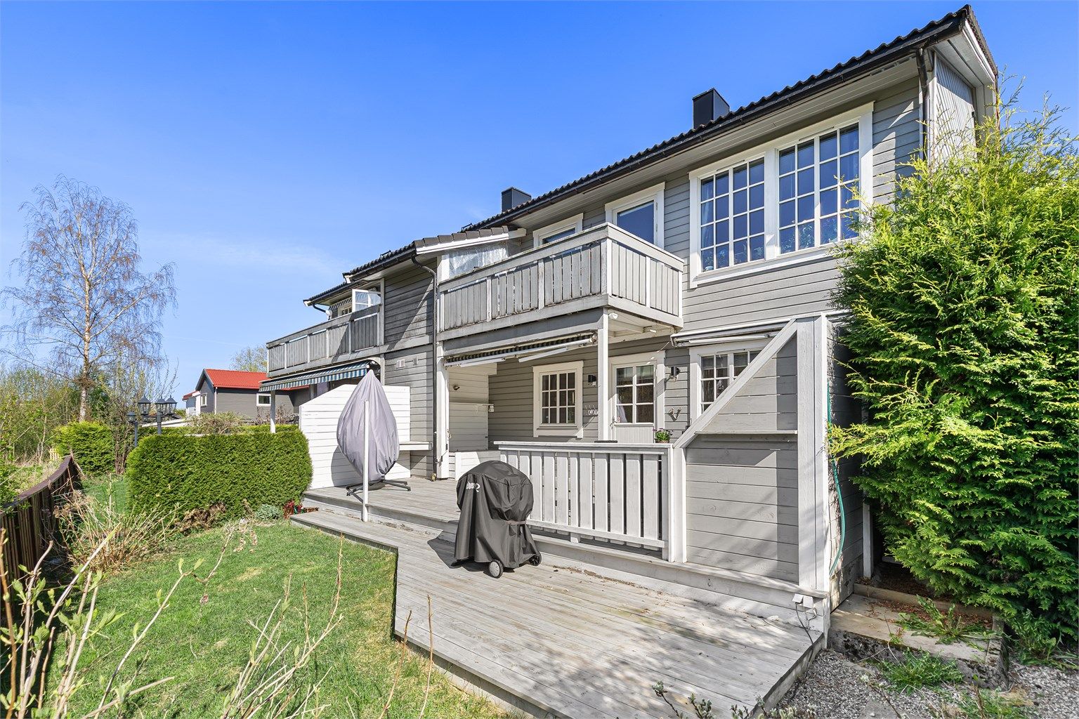 Terrasse og hage - Solrikt beliggenhet 