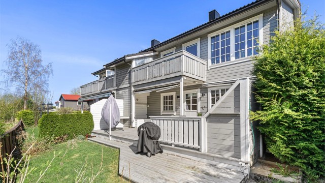 Terrasse og hage - Solrikt beliggenhet