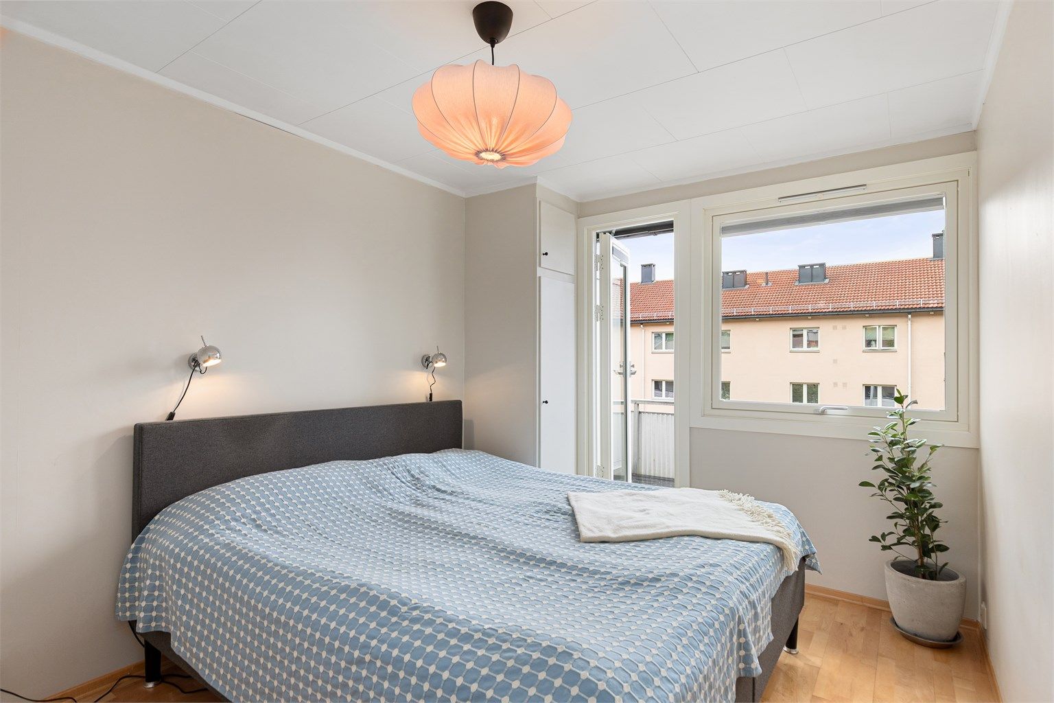 Hovedsoverommet har utgang til balkongen i 2. etasje