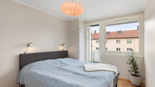 Hovedsoverommet har utgang til balkongen i 2. etasje