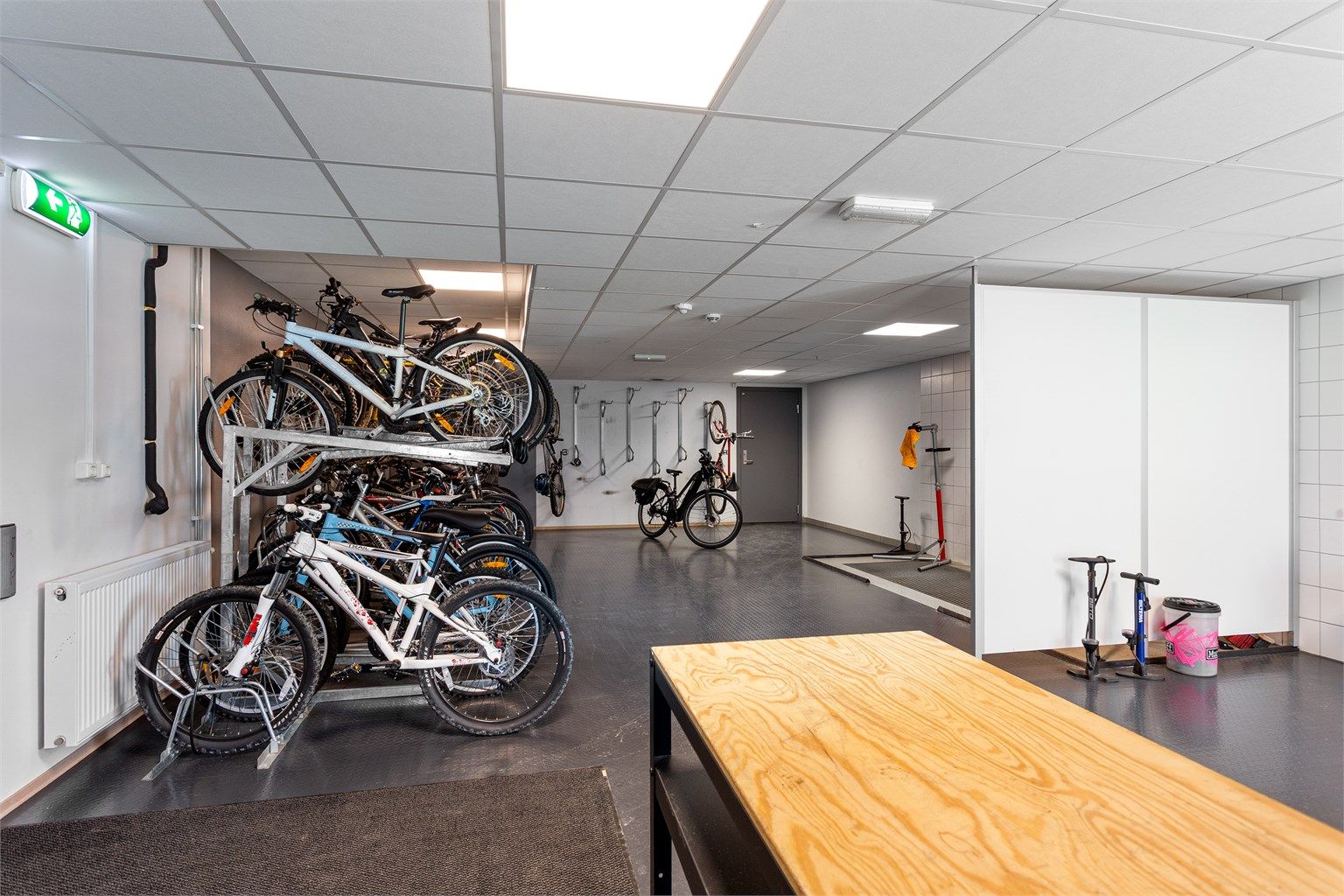 Sameiet tilbyr trygg og romslig sykkelparkering i et eget, låst sykkelrom.
