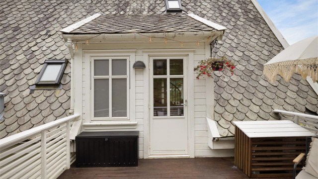 - Et koselig inngangsparti med egen terrasse -