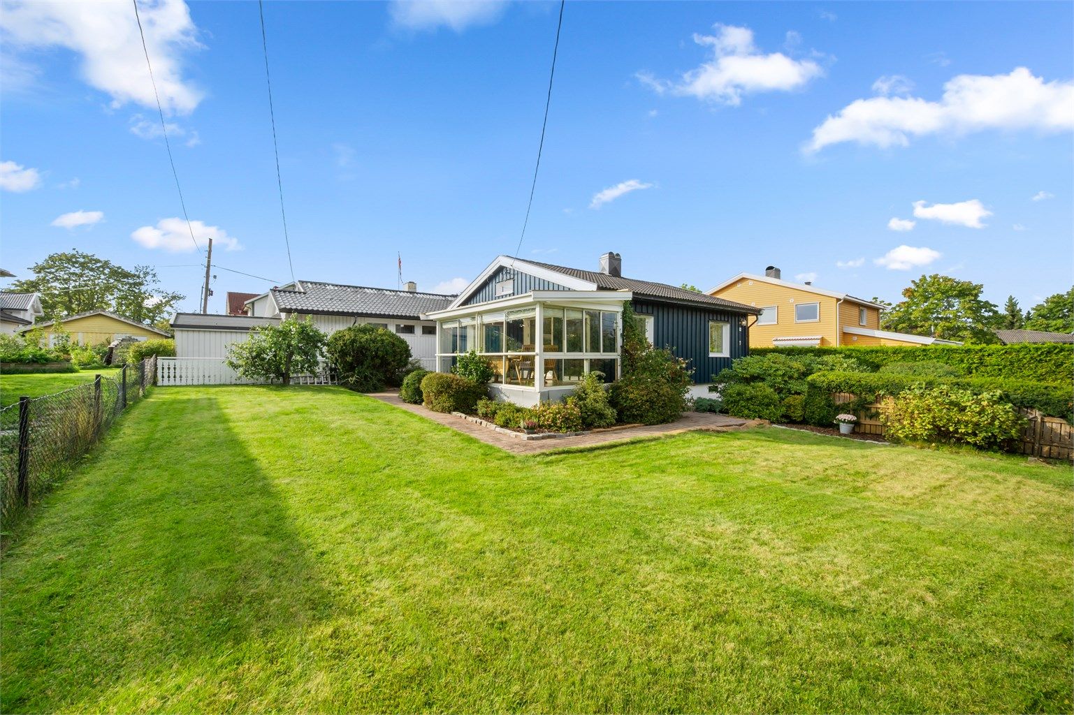 Her får du både hus og hage.