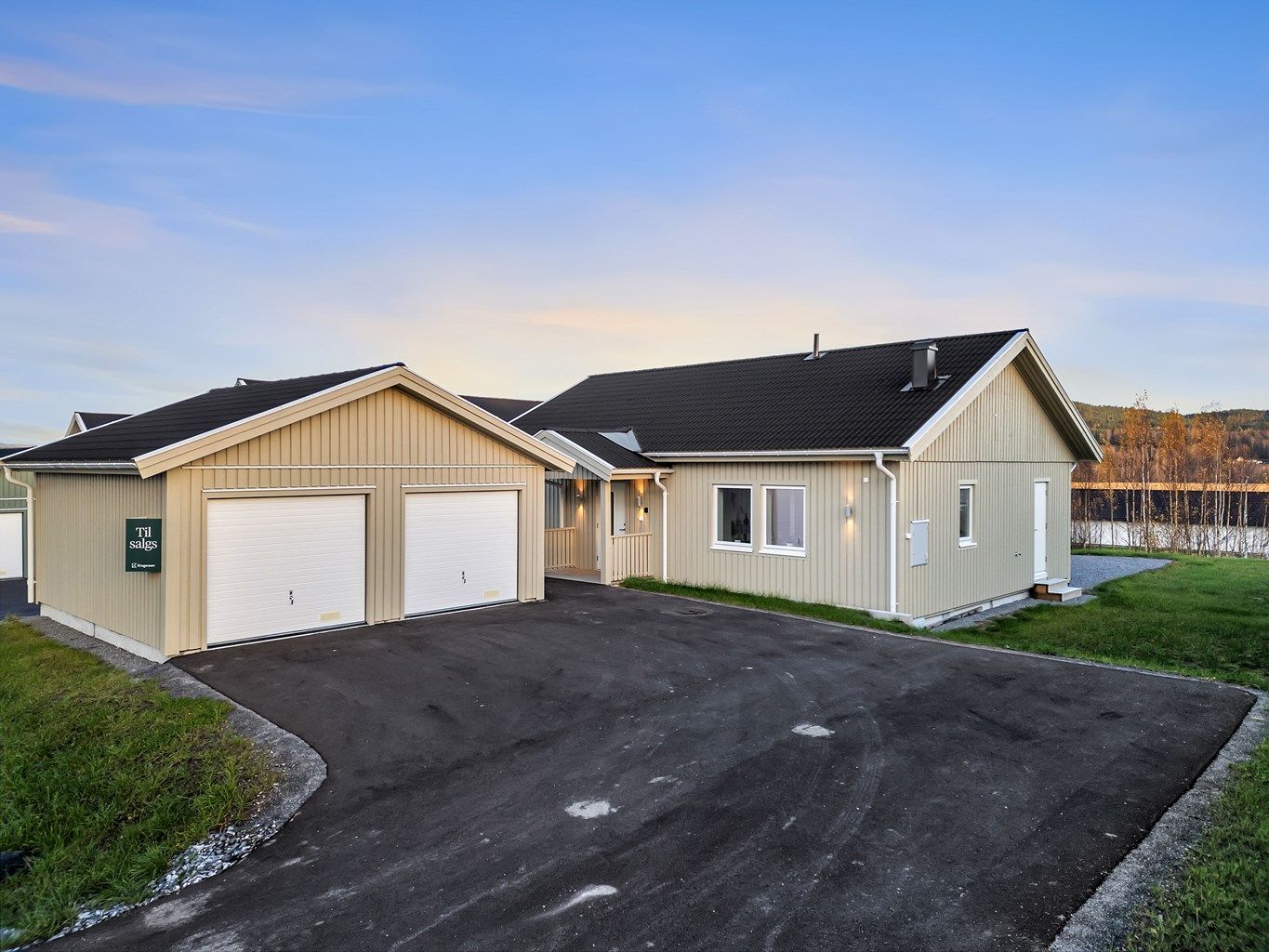 Eiendomsmegler Krogsveen v/Tony Kristiansen har gleden av å presentere Fyrhusvegen 32!