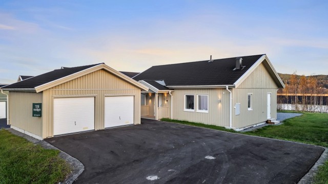 Eiendomsmegler Krogsveen v/Tony Kristiansen har gleden av å presentere Fyrhusvegen 32!