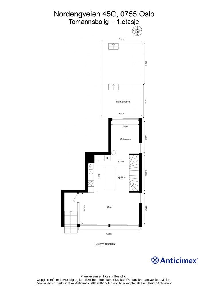 Hovedetasjen har ikke bare stue, kjøkken og spisestue. Herfra har du også utgang til to pent opparbeidede uteplasser; èn på østsiden av huset for morgensolen og en på vestsiden til kveldssola!