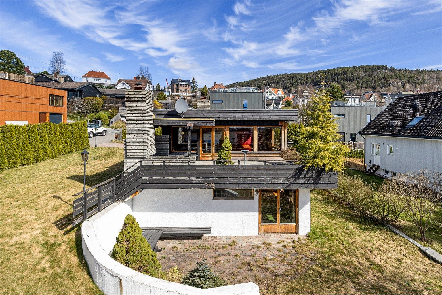 Flere solrike uteplasser og hage