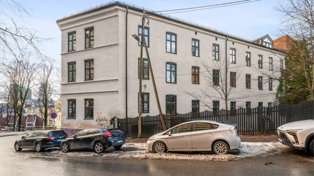 Området er velforsynt med barnehager og skoler, deriblant Tøyen skole, under fem minutters gange unna.