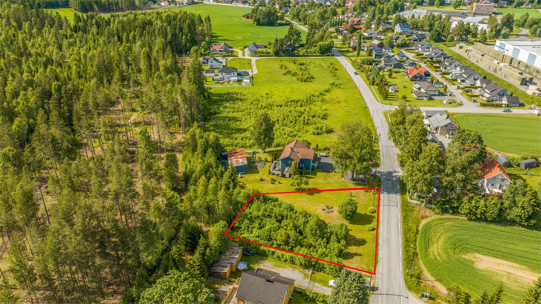 Estimat av tomtelinjen, avvik kan forekomme. 