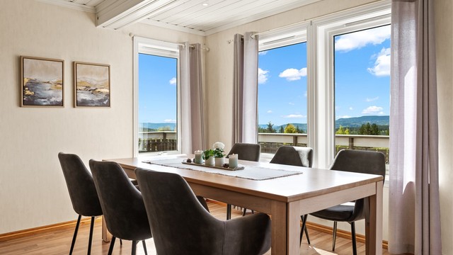 For jevn komfort er det vannbåren gulvvarme i alle rom.
