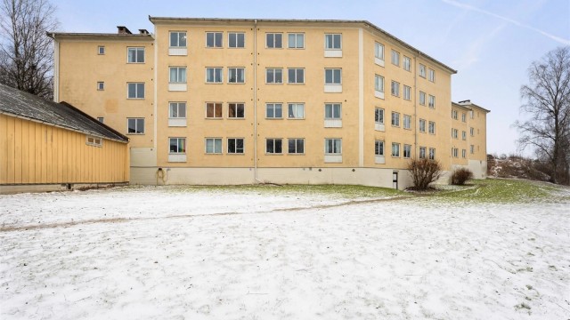 Borettslaget har store, opparbeidede fellesarealer med plen og beplantning.