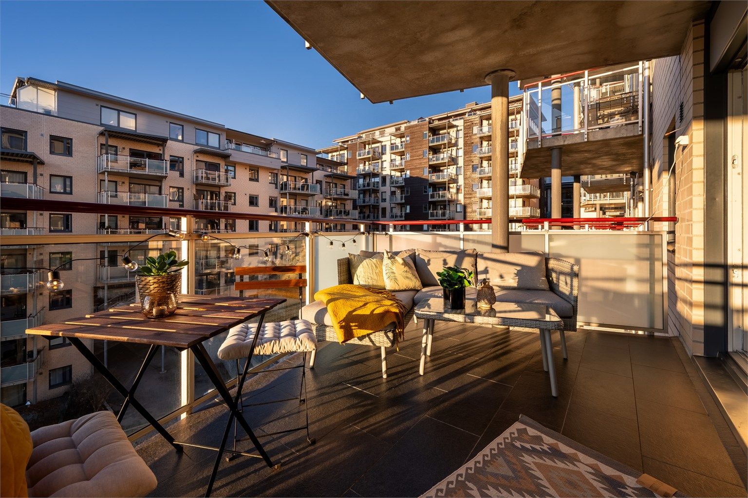 Her bor du på første rad langs idylliske Akerselva med badeplasser rett utenfor døren, og turstier som strekker seg fra Maridalen til Bjørvika