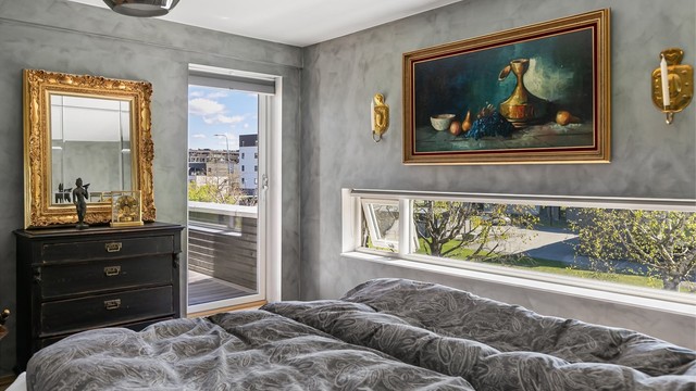 Dette soverommet har utgang til en egen balkong på 5 m².