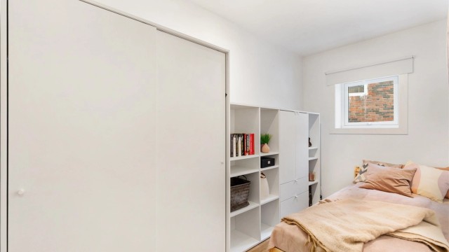 Det tredje soverommet er også av god størrelse og egner seg som barnerom eller kontor- alt etter eget ønske og behov.