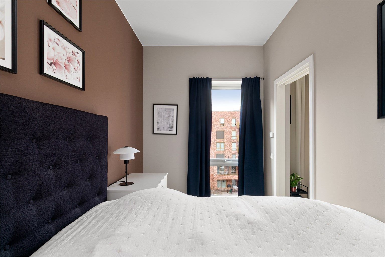 Rommet er malt i behagelige, duse farger