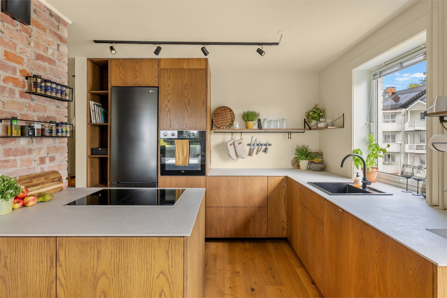 Kjøkkenet ble satt opp i 2023 og kombinerer funksjon og design.