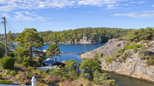 Utsikt over Snaresund fra en av boligens balkonger.