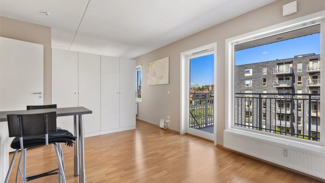 Robin Lauritzen v/ Krogsveen Eiendomsmegling har gleden av å presentere Rolf Hofmos gate 11!