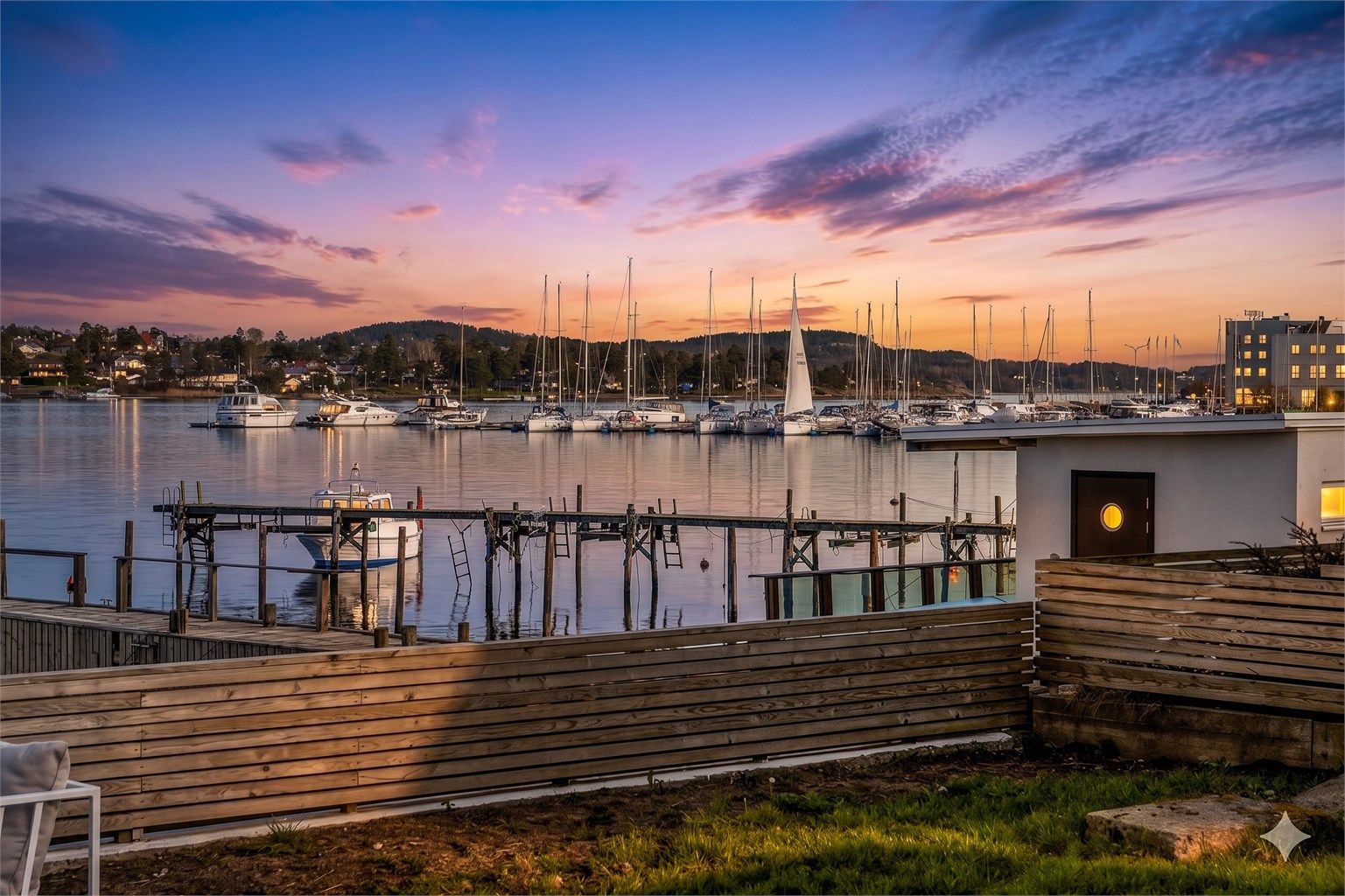 Fantastisk utsikt fra eiendommen og fra de fleste rom i boligen.