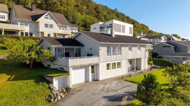 Velkommen til Niklagarden 6, en enebolig med utleiedel på Hessa presentert av Eiendomsmegler/Partner Elisabeth Skjold