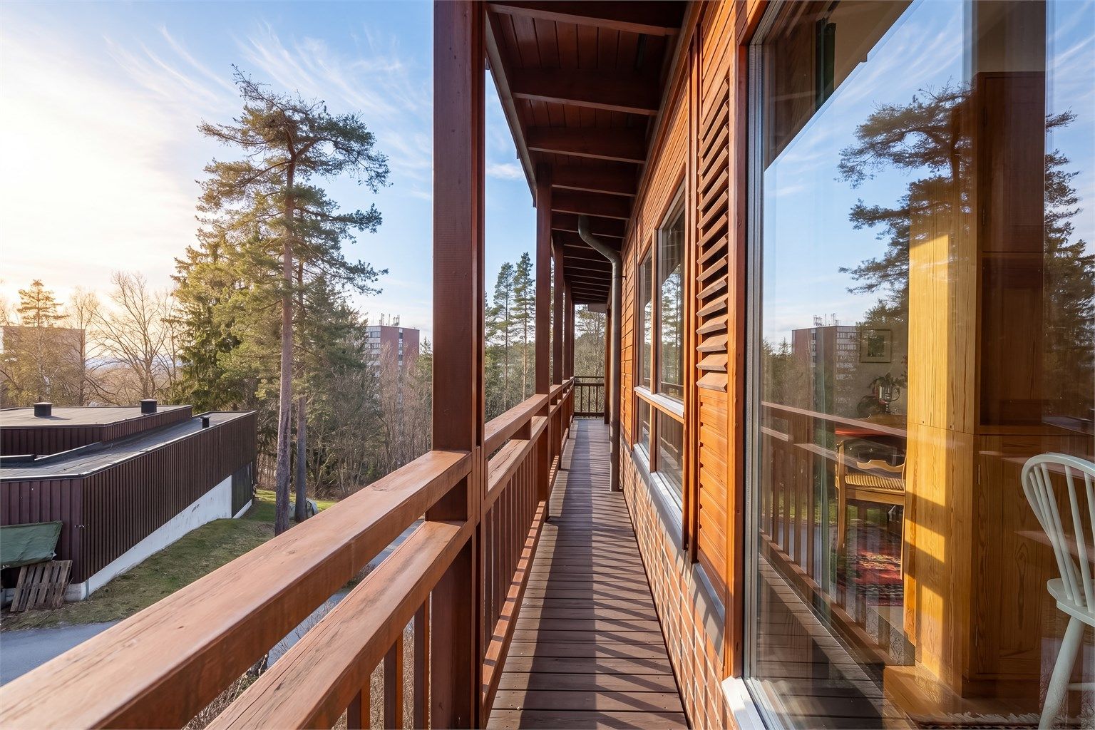 Det er nydelige solforhold på tomten.