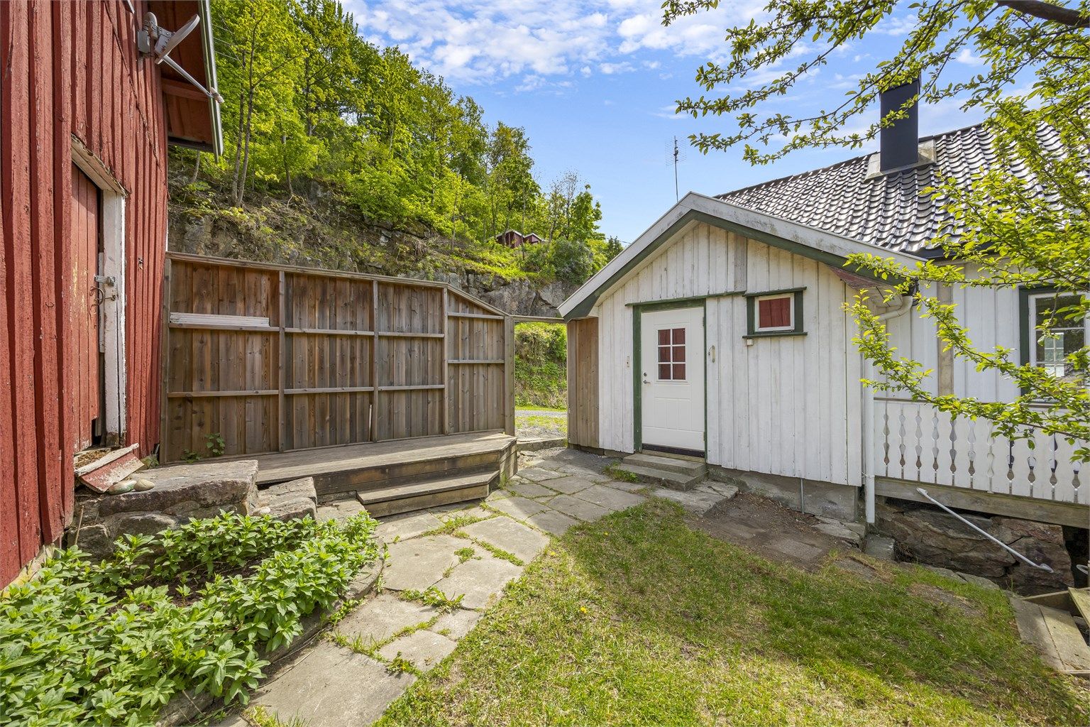 Her kan man nyta sola i fred og ro