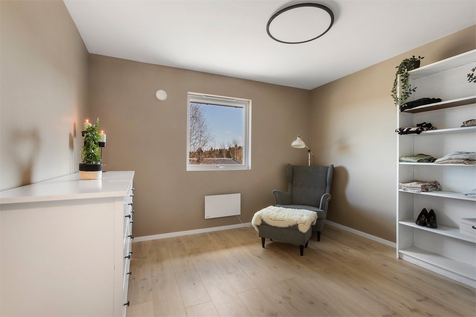 Et fleksibelt rom som i dag benyttes til oppbevaring, men som også kan fungere som kontor eller lesekrok.