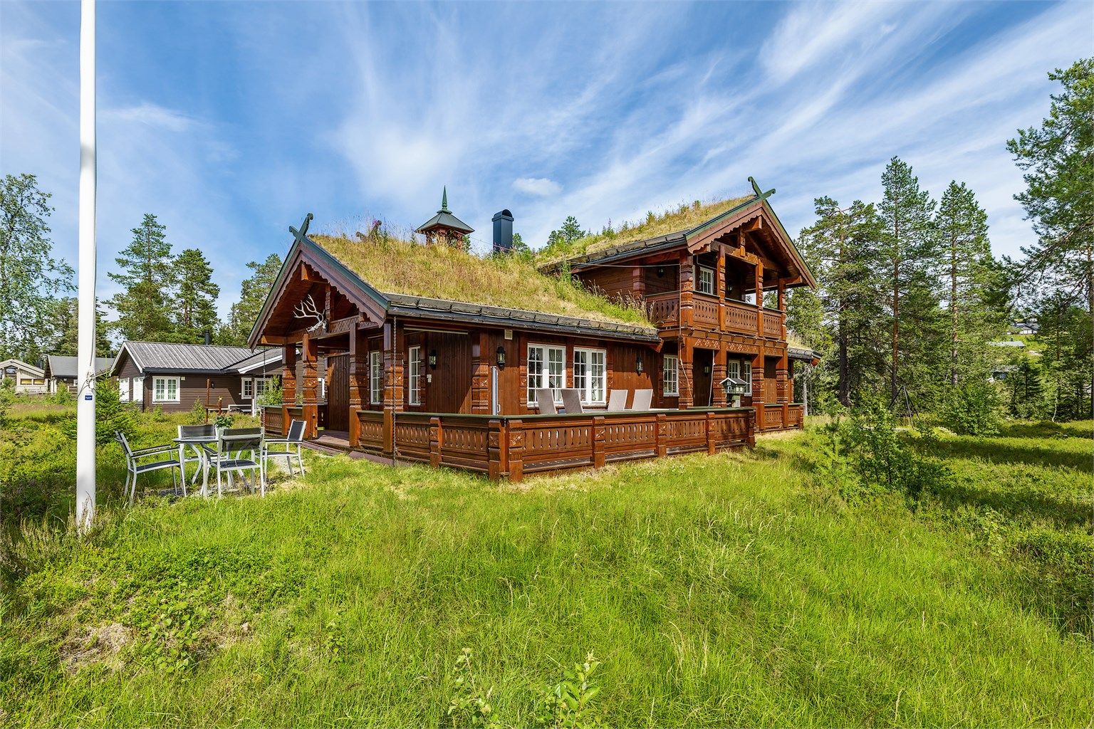 Hytta har en naturskjønn beliggenhet på vakre Lygna i Gran kommune.